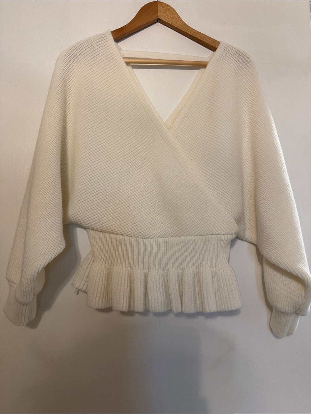 Peach Love California Cream V-Neck Peplum Sweater Women’s Size Medium